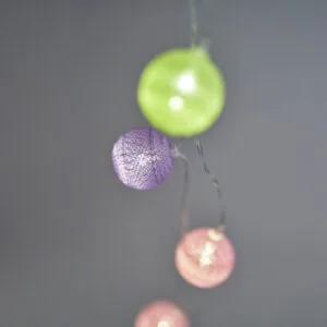 10 διακοσμητικές πολύχρωμες πλεκτές υφασμάτινες μπάλες με λαμπάκια LED σε σειρά μπαταρίας, 1,35 m, διάφανο καλώδιο, σταθερή, χρονοδιακόπτης, IP20, Θερμό Λευκό (Warm white)